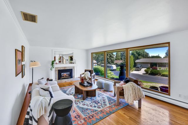 10401 N College Cir, Spokane, WA 99218