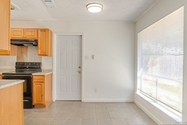5962 Cliff Valley, San Antonio, TX 78250