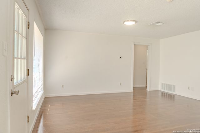 5962 Cliff Valley, San Antonio, TX 78250