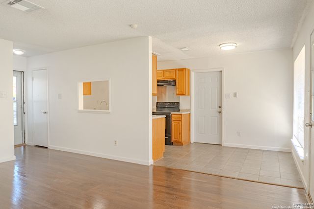 5962 Cliff Valley, San Antonio, TX 78250