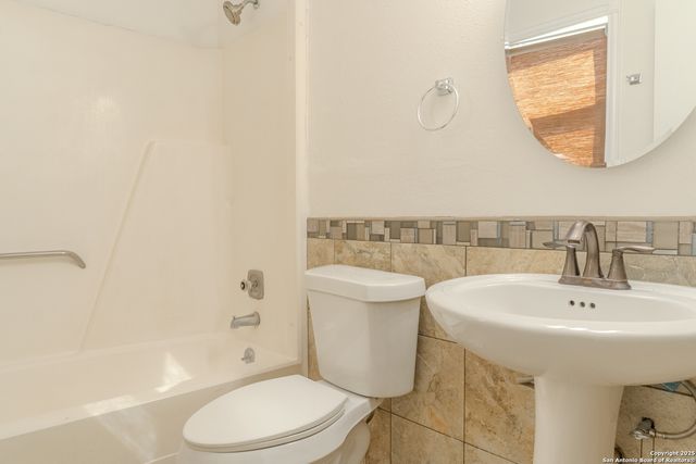 5962 Cliff Valley, San Antonio, TX 78250