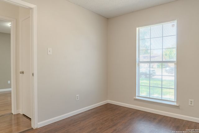 5962 Cliff Valley, San Antonio, TX 78250