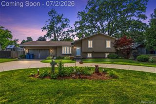 305 East Road, Holly Village, MI 48442