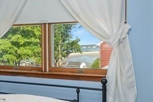 16 Simmons Rd, Nahant, MA 01908