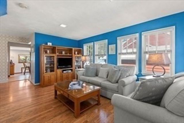 16 Simmons Rd, Nahant, MA 01908