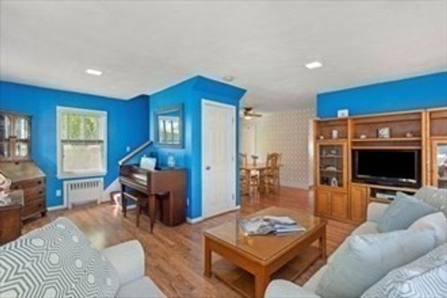 16 Simmons Rd, Nahant, MA 01908