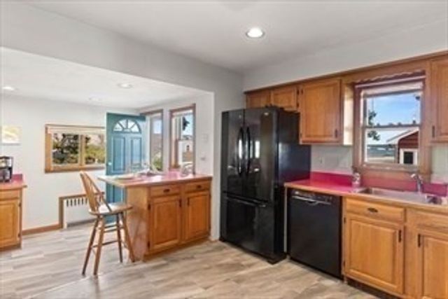 16 Simmons Rd, Nahant, MA 01908