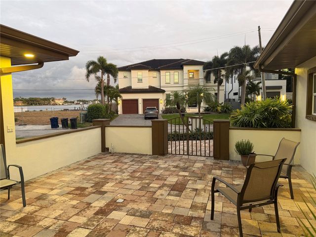 25 SANDPIPER ROAD, Tampa, FL 33609