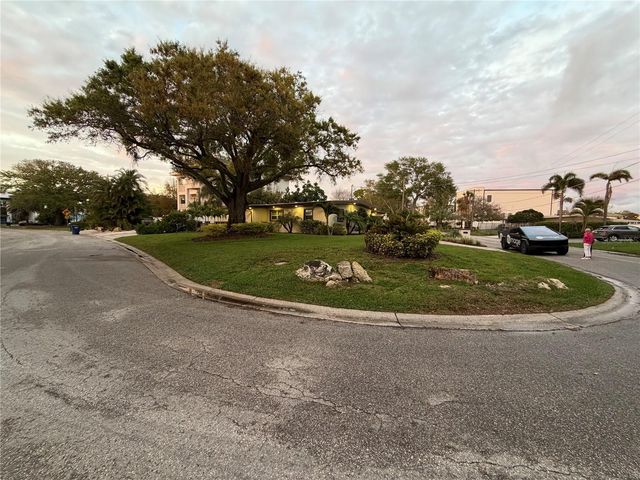 25 SANDPIPER ROAD, Tampa, FL 33609