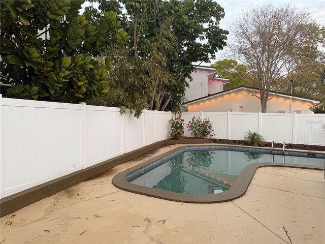 25 SANDPIPER ROAD, Tampa, FL 33609