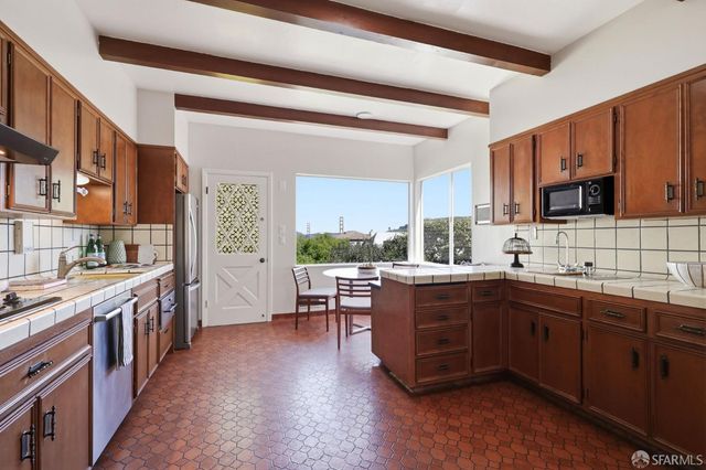 246 El Camino Del Mar Street, San Francisco, CA 94121