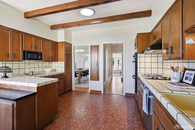 246 El Camino Del Mar Street, San Francisco, CA 94121