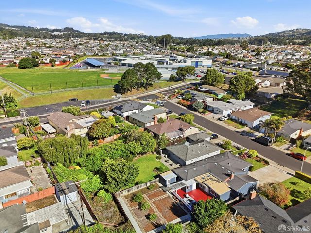 246 El Camino Del Mar Street, San Francisco, CA 94121