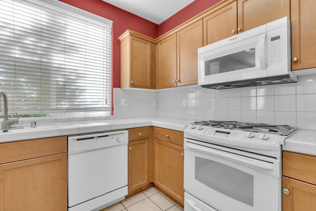 Image 12 of property listing at 3689 W Black Walnut Lane, Fresno, CA 93711