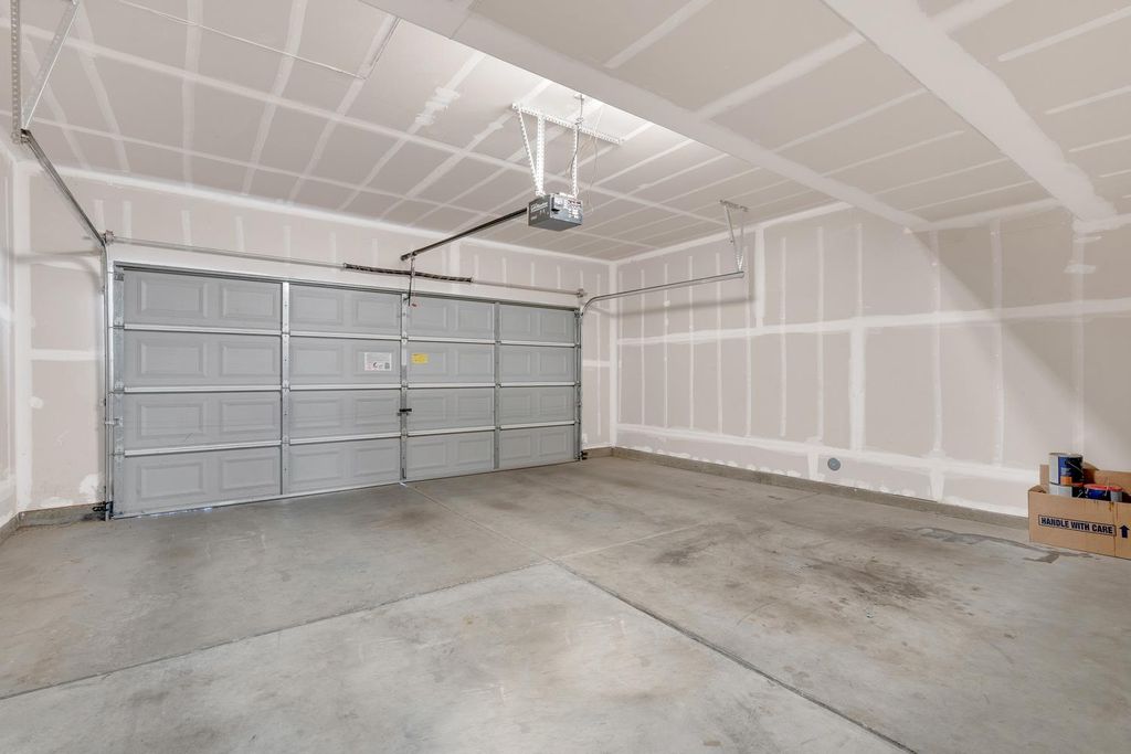 Image 23 of property listing at 3689 W Black Walnut Lane, Fresno, CA 93711
