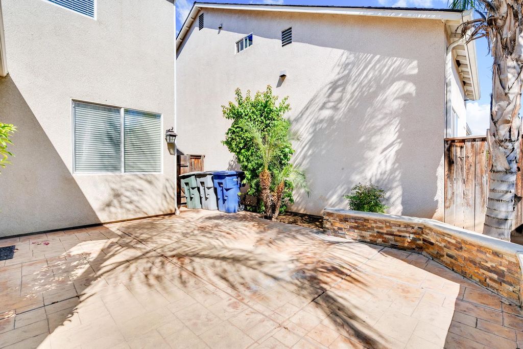 Image 26 of property listing at 3689 W Black Walnut Lane, Fresno, CA 93711