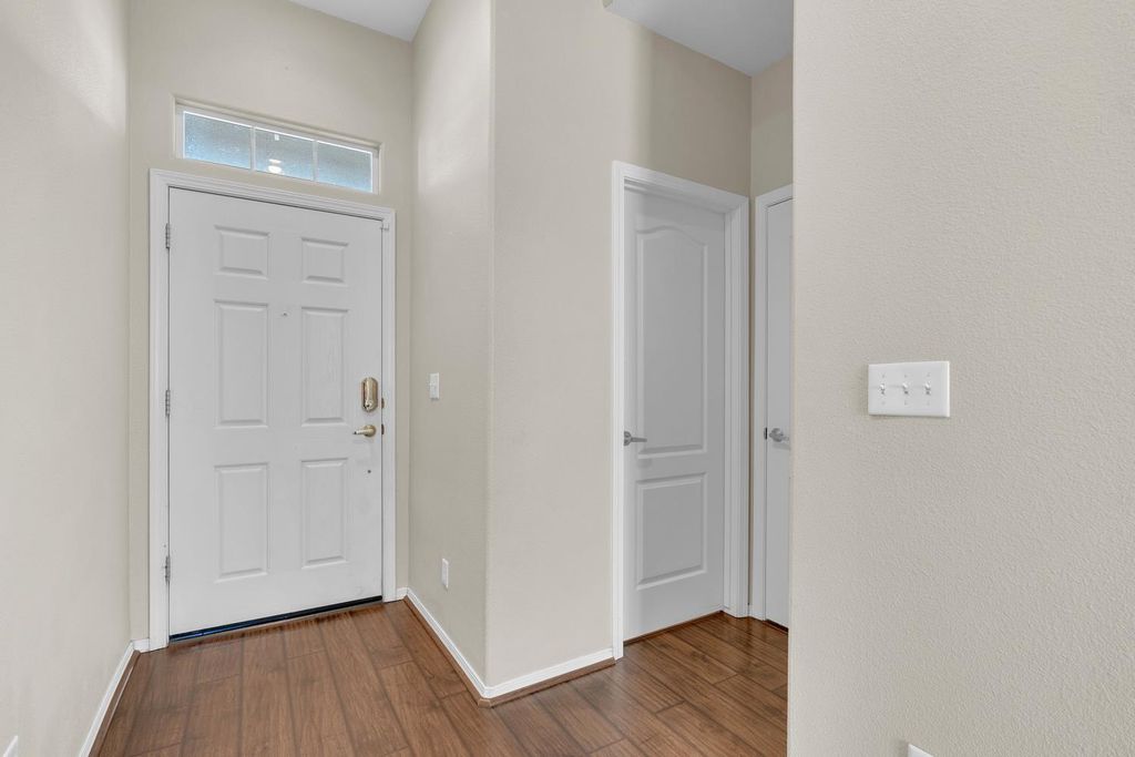 Image 4 of property listing at 3689 W Black Walnut Lane, Fresno, CA 93711