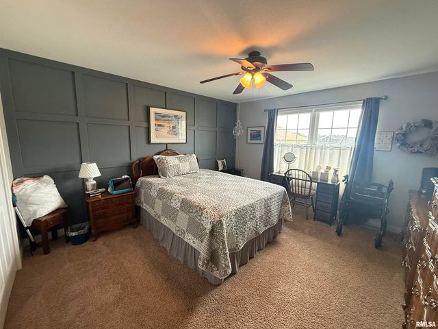 1116 DIXON Street, Washington, IL 61571