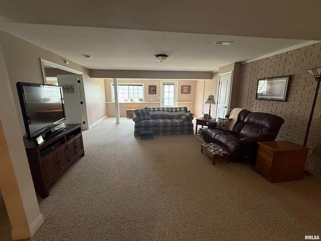 1116 DIXON Street, Washington, IL 61571