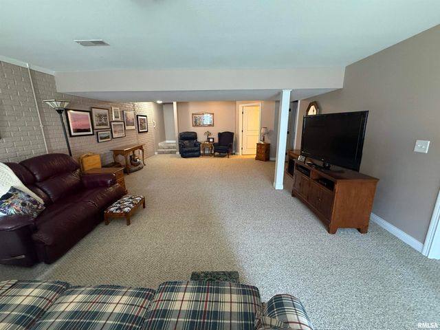 1116 DIXON Street, Washington, IL 61571