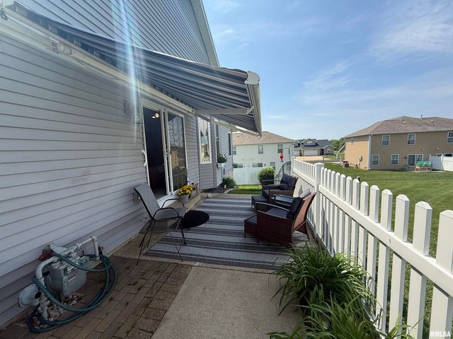 1116 DIXON Street, Washington, IL 61571
