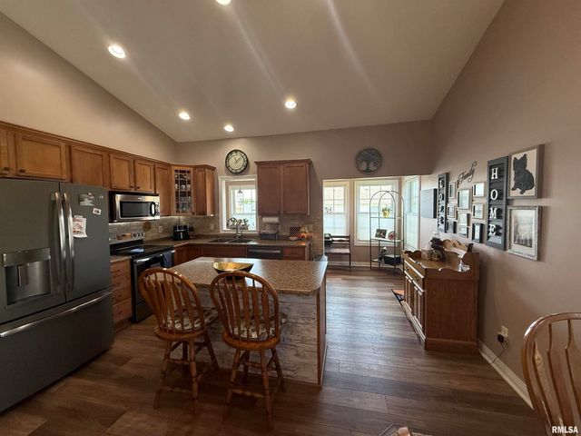 1116 DIXON Street, Washington, IL 61571