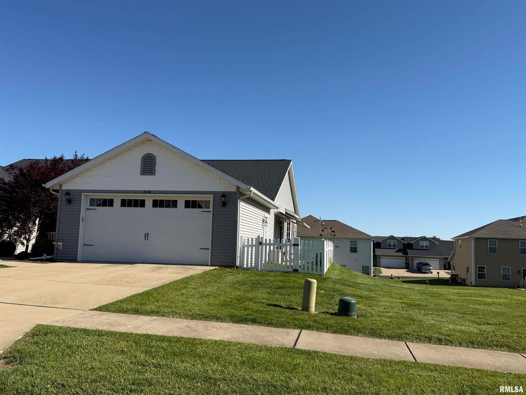 1116 DIXON Street, Washington, IL 61571