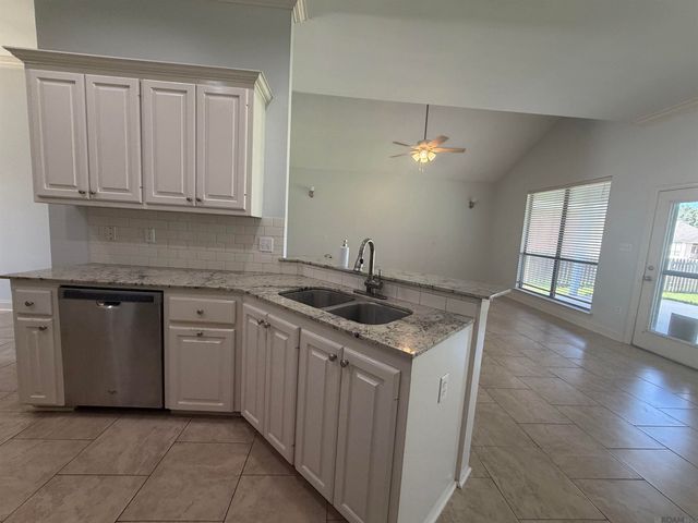 9013 Lag Tee Ct, Baton Rouge, LA 70810