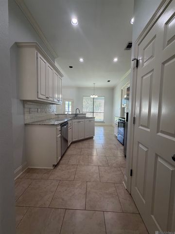 9013 Lag Tee Ct, Baton Rouge, LA 70810