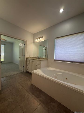 9013 Lag Tee Ct, Baton Rouge, LA 70810