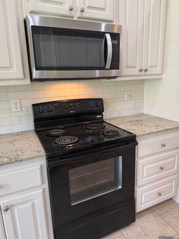9013 Lag Tee Ct, Baton Rouge, LA 70810