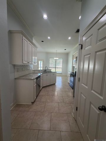9013 Lag Tee Ct, Baton Rouge, LA 70810