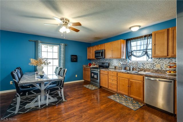 537 Magnolia Avenue, Cuyahoga Falls, OH 44221