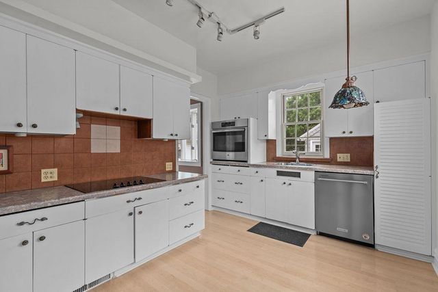 518 E SUMMER STREET, Appleton, WI 54911