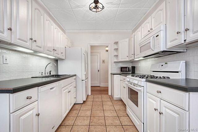 16 N Chatsworth Avenue 311, Larchmont, NY 10538