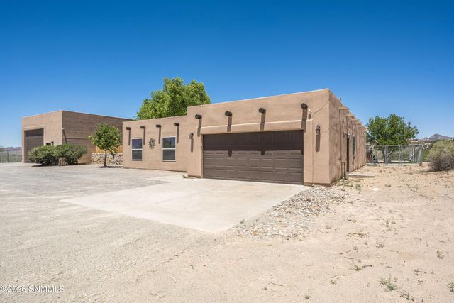 2599 Sandhill Road, Las Cruces, NM 88012