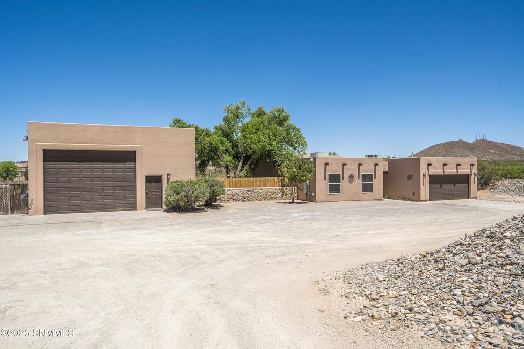 2599 Sandhill Road, Las Cruces, NM 88012