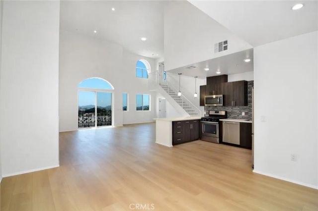 124 W Colorado 502, Glendale, CA 91204