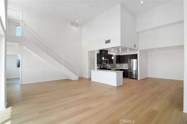 124 W Colorado 502, Glendale, CA 91204