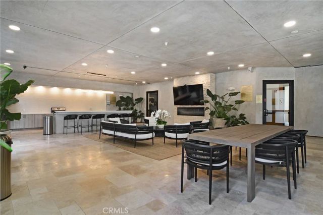 124 W Colorado 502, Glendale, CA 91204