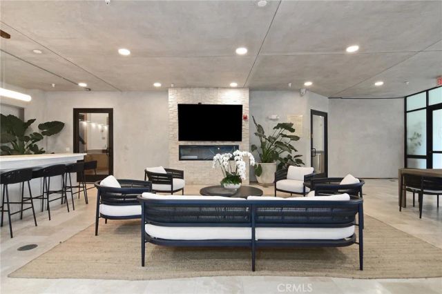 124 W Colorado 502, Glendale, CA 91204