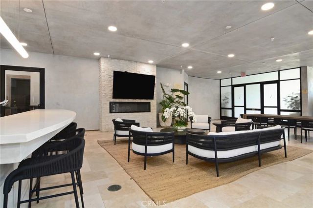 124 W Colorado 502, Glendale, CA 91204