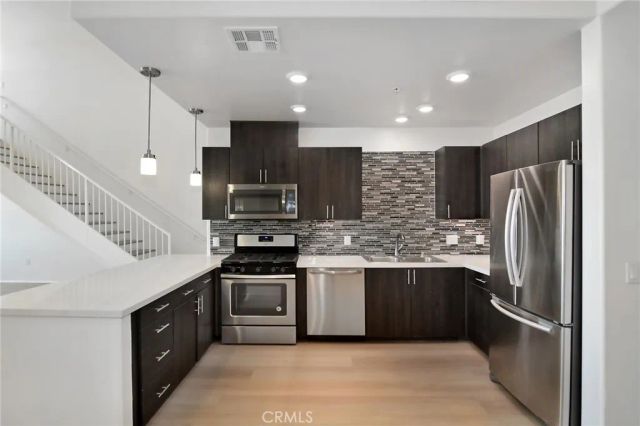 124 W Colorado 502, Glendale, CA 91204