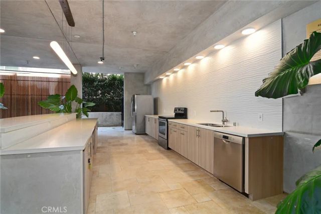 124 W Colorado 502, Glendale, CA 91204