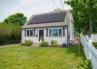 16 Dartmouth Street, Hyannis, MA 02601