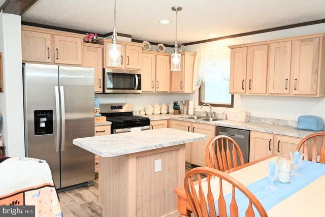 103 CARBRIDGE RD E, Stewartstown, PA 17363
