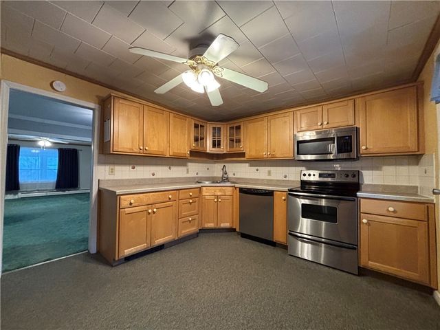 96 Yarnell Street, Kane Boro, PA 16735