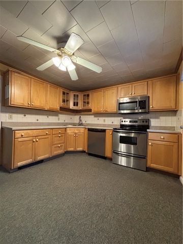 96 Yarnell Street, Kane Boro, PA 16735