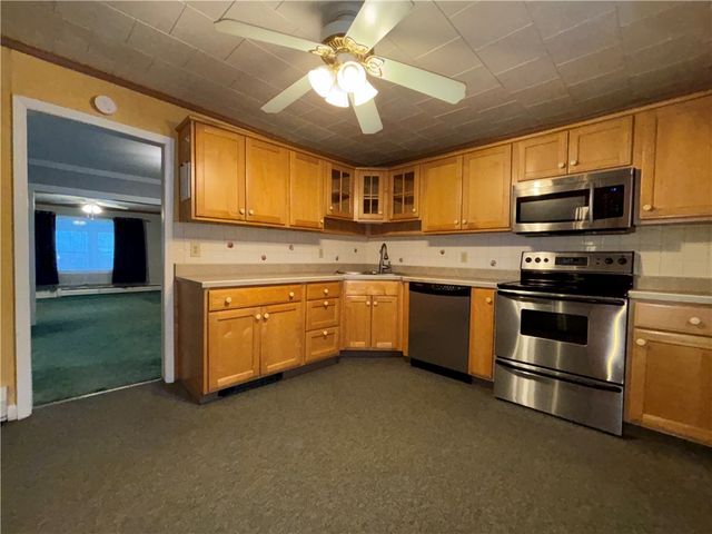 96 Yarnell Street, Kane Boro, PA 16735