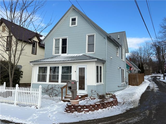 96 Yarnell Street, Kane Boro, PA 16735